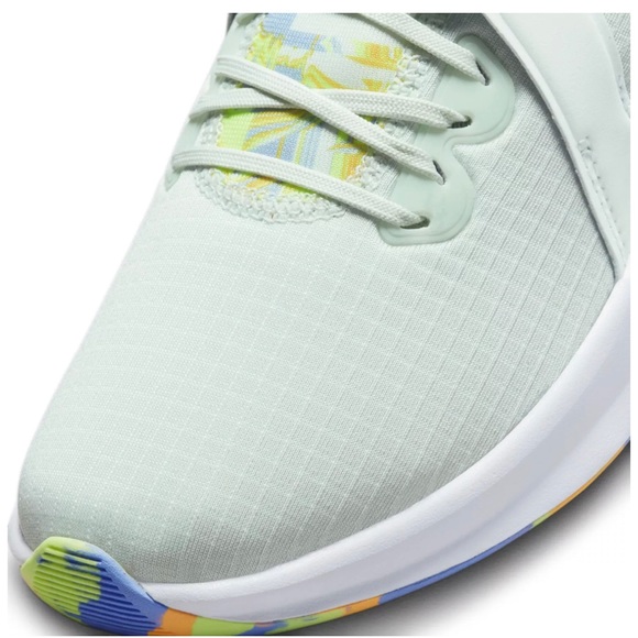 Nike Women's Air Max Bella TR 5 Shoes - Picture 3 of 11